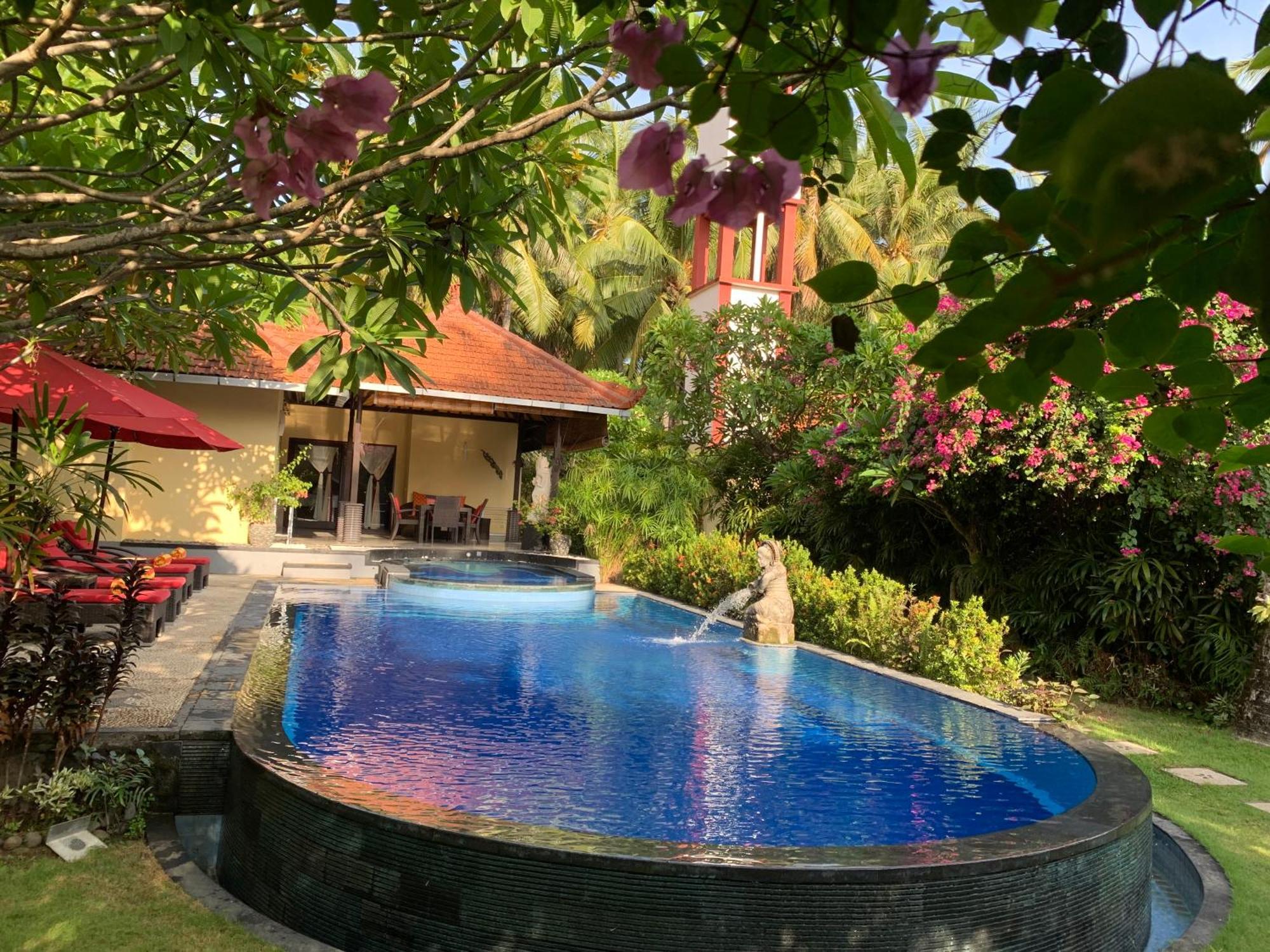 Teluk Karang Dive & Spa Resort Tejakula Esterno foto