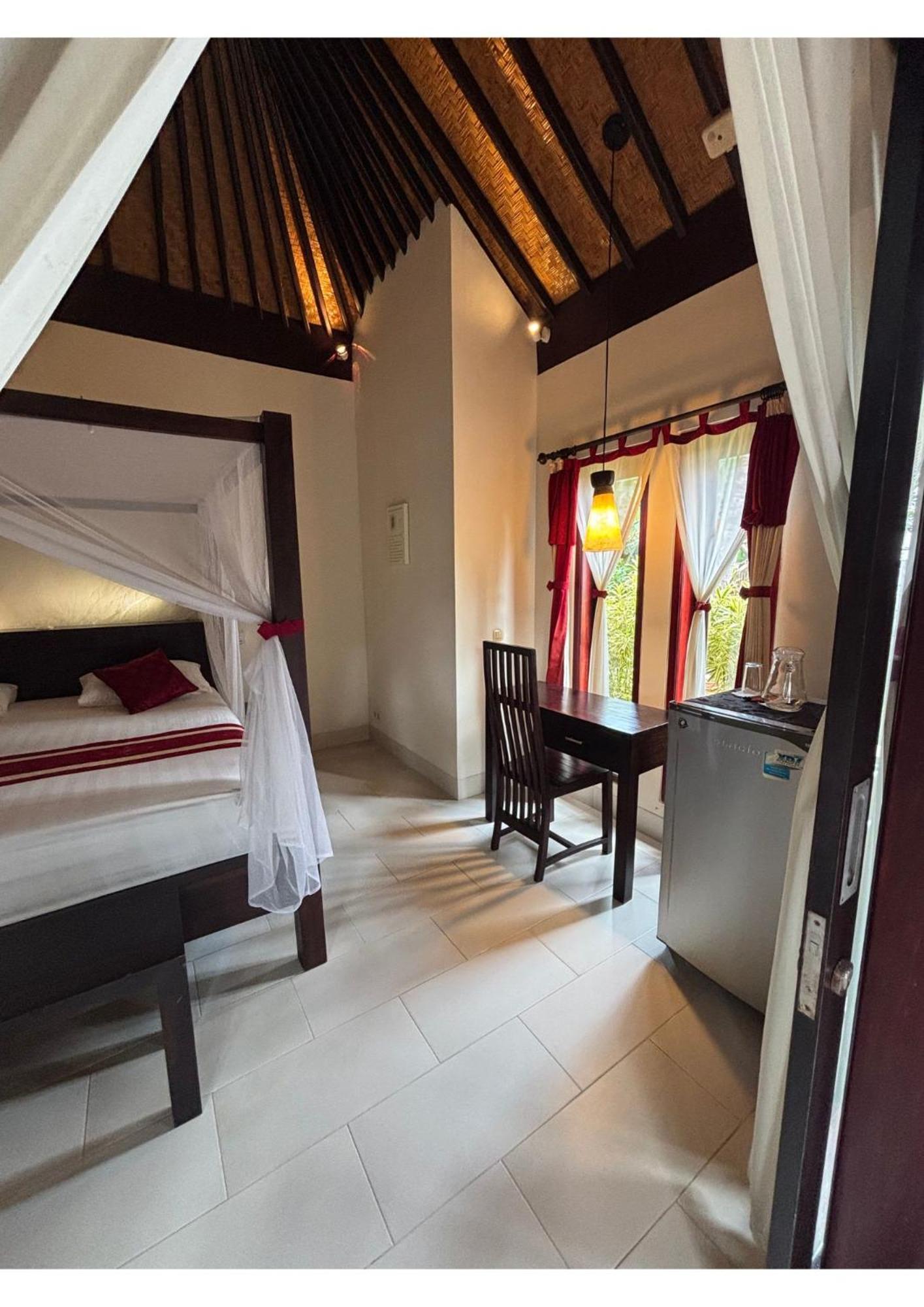 Teluk Karang Dive & Spa Resort Tejakula Esterno foto