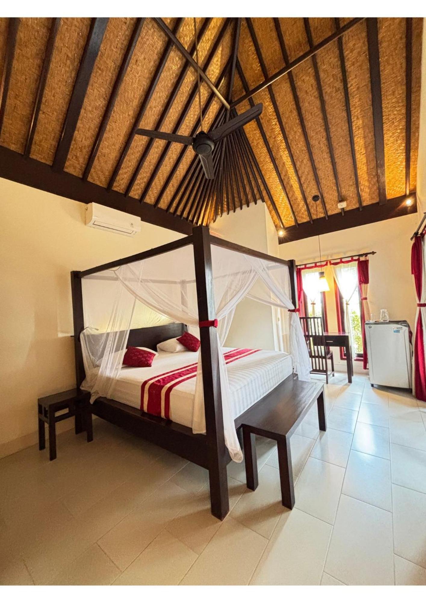 Teluk Karang Dive & Spa Resort Tejakula Esterno foto